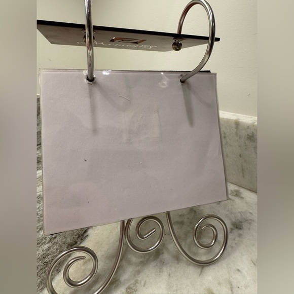 Decorative 4”x6” Photo Album
Craftsman style - Picture 3 of 3